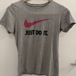 🏃‍♀️ NIKE Just Do It Logo t-shirt